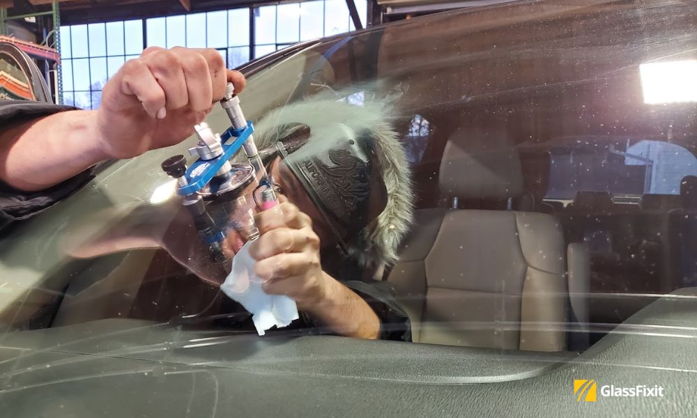 How windshield chips are repaired