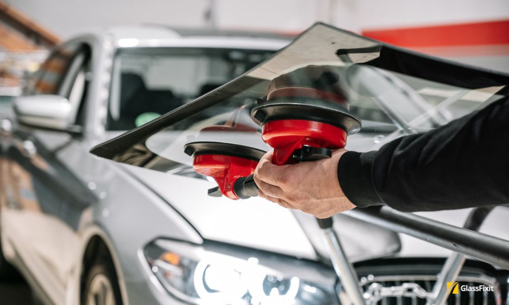 When to replace windshield glass